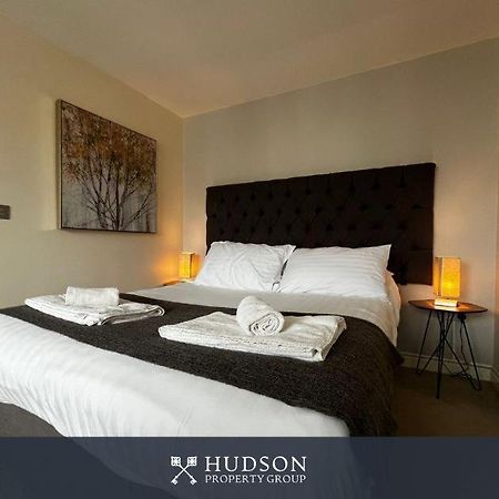 Central Townhouse With Parking 텔퍼드 외부 사진