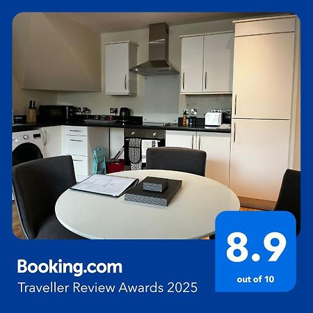 Central Townhouse With Parking 텔퍼드 외부 사진