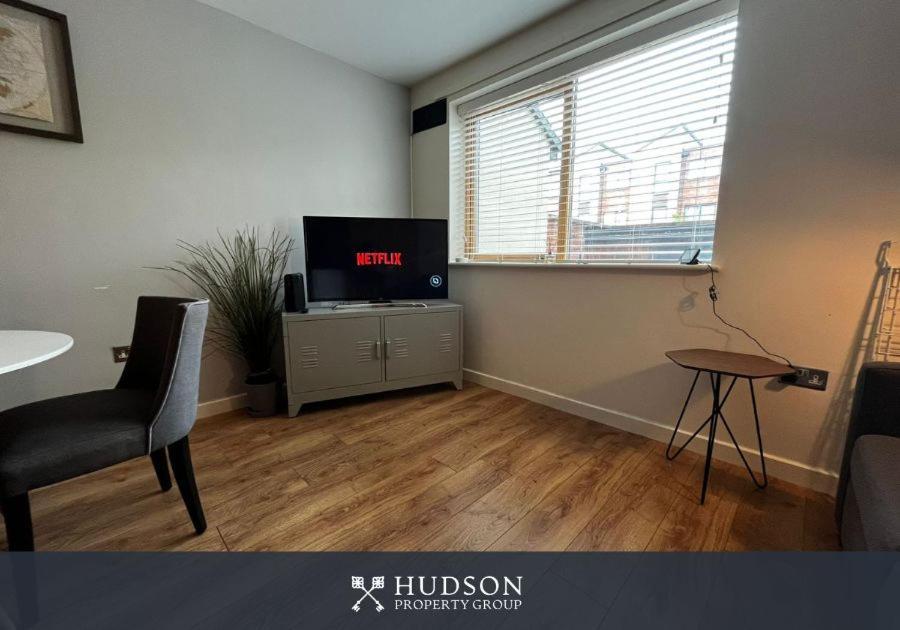 Central Townhouse With Parking 텔퍼드 외부 사진