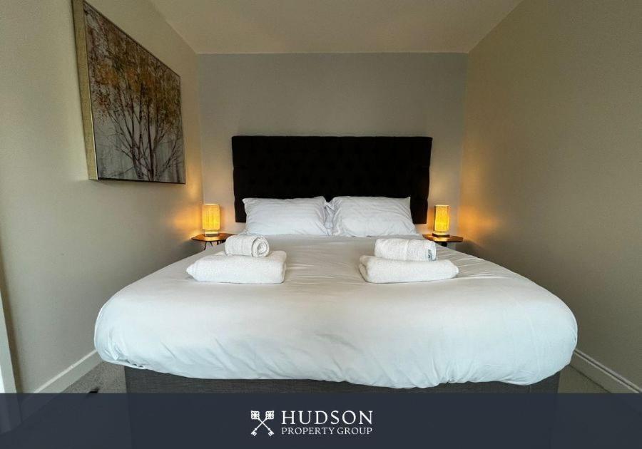 Central Townhouse With Parking 텔퍼드 외부 사진