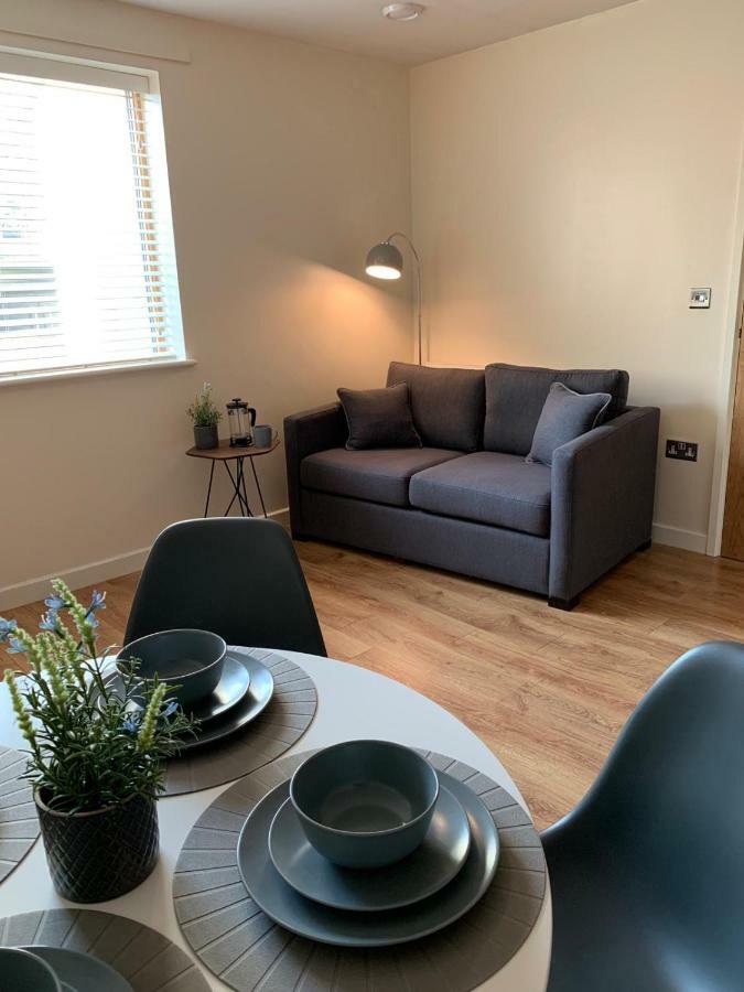 Central Townhouse With Parking 텔퍼드 외부 사진